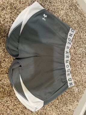 Under Armour Gray Elastic Waist Athletic Shorts